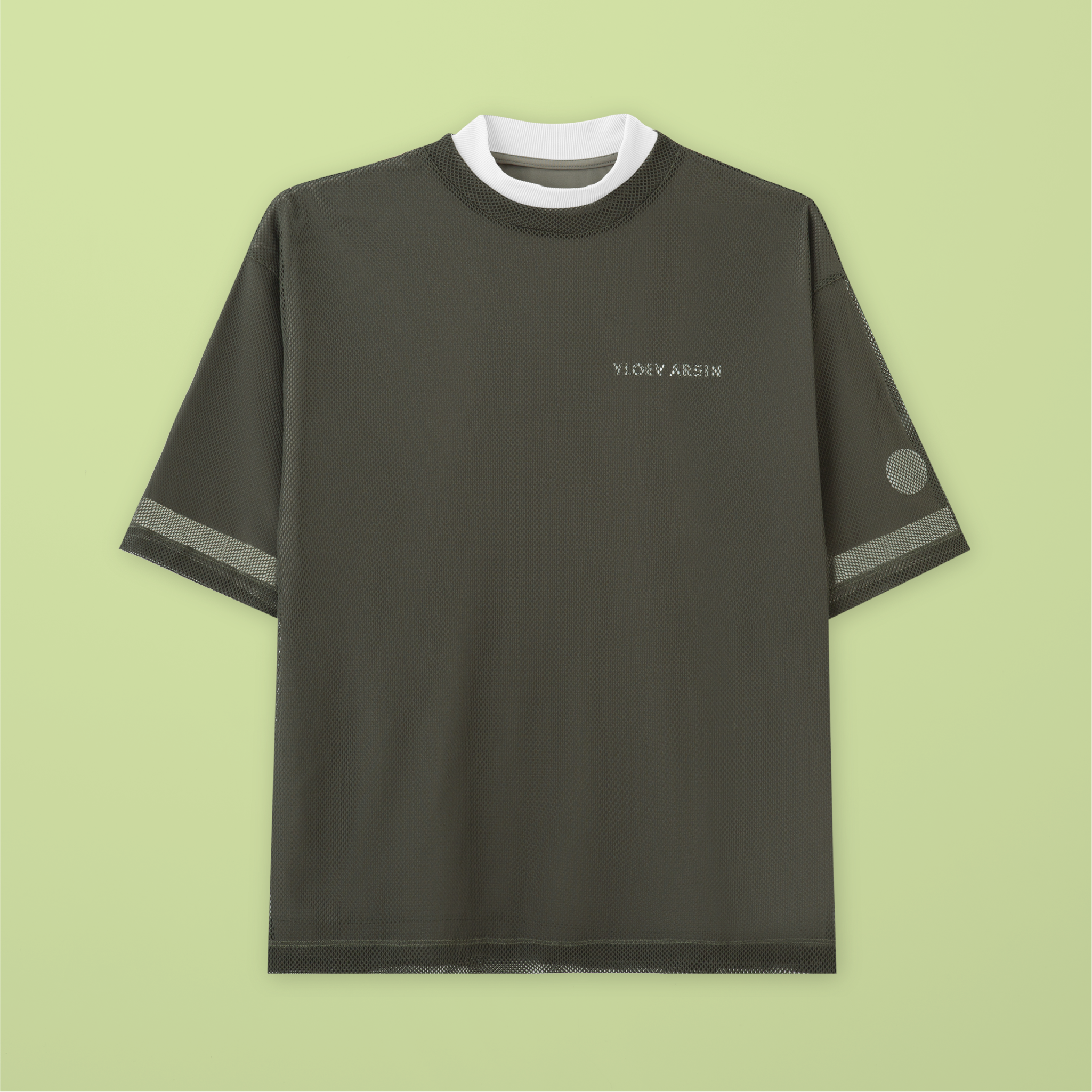 YLOEV レイヤードセット（モックネック＋メッシュ）：Olive Dust（オリーブダスト）Offset Logo（メンズ）