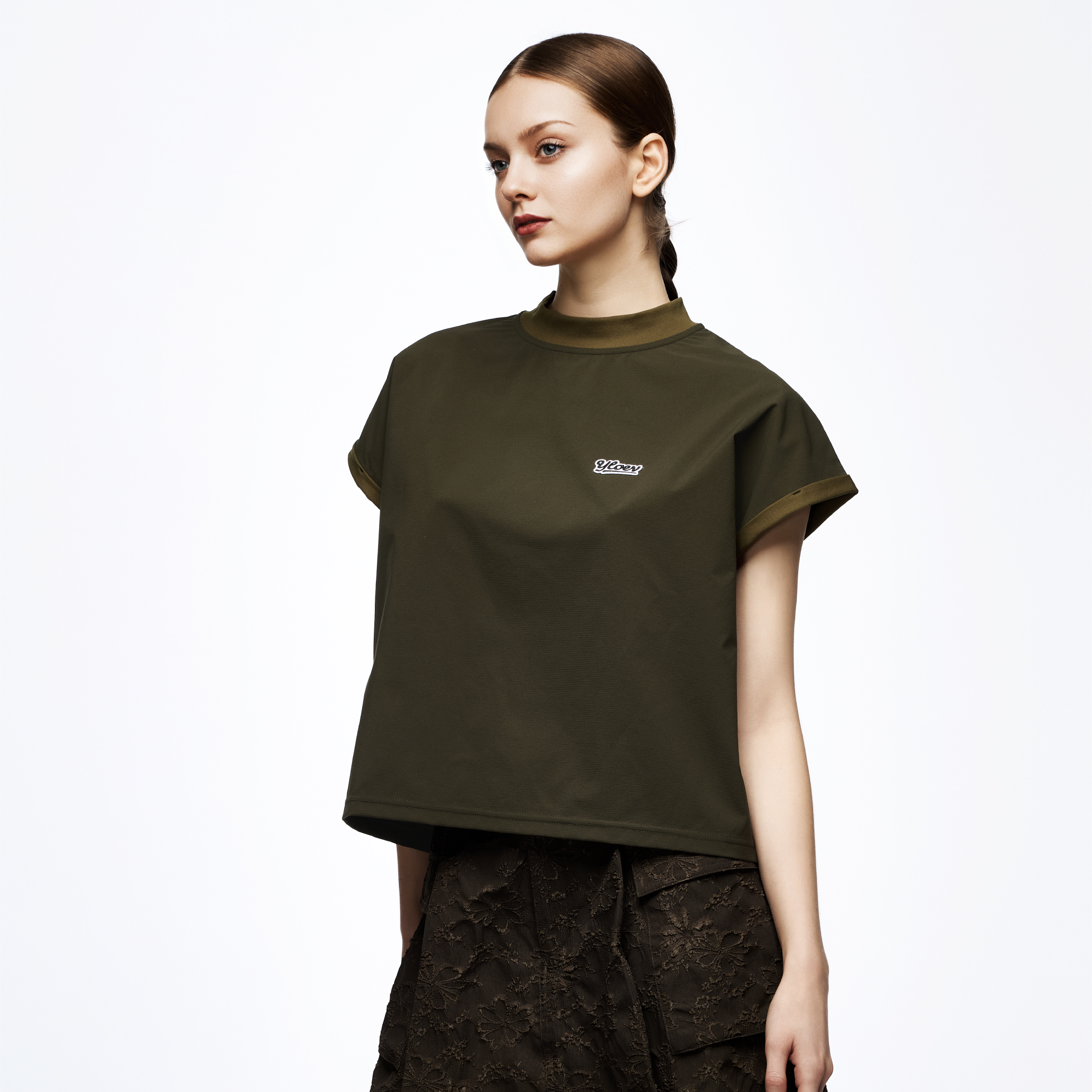 YLOEV シグネチャーモックネック（レディース）： Greige Khaki（グレージュカーキ）