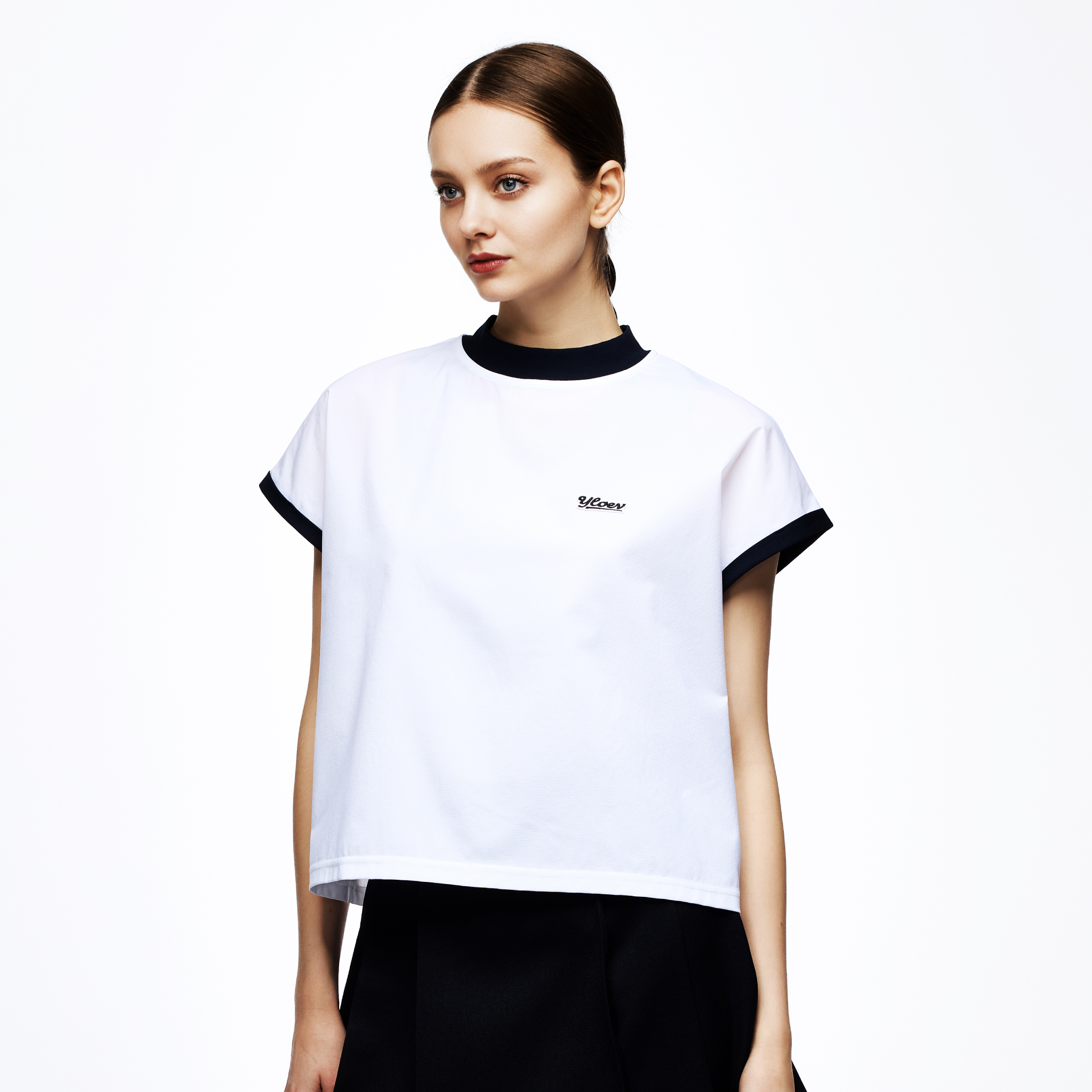 YLOEV シグネチャーモックネック（レディース）： Cloud White / Navy Outline（ネイビーアウトライン）
